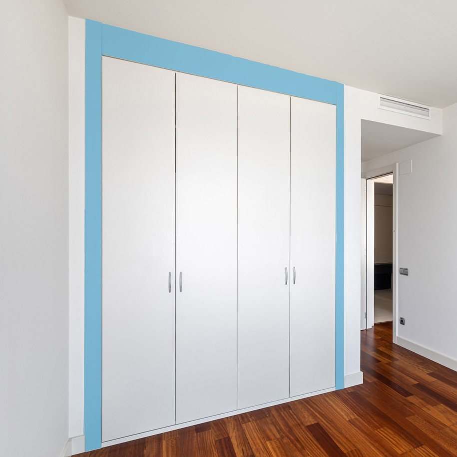A so-called bespoke wardrobe with visible filler gaps