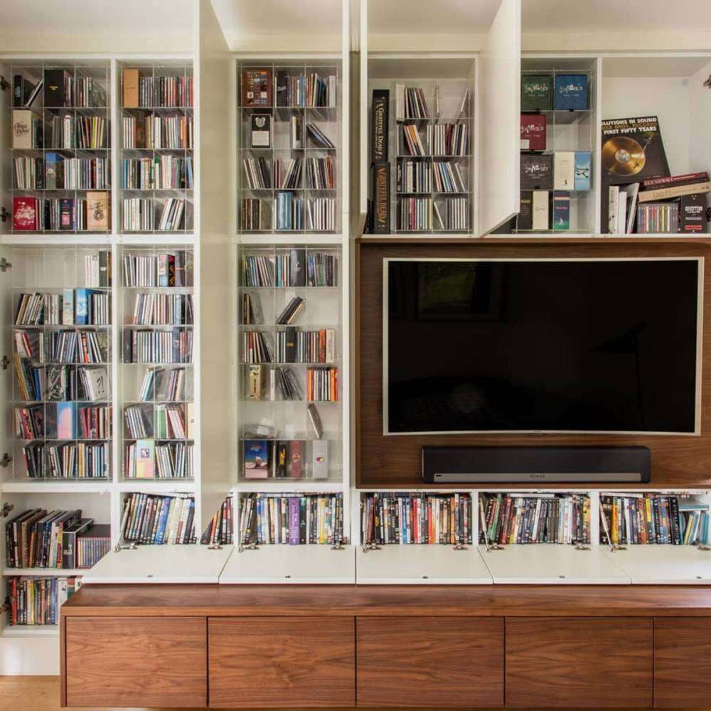 Floor-to-ceiling fitted living room storage by Befilo